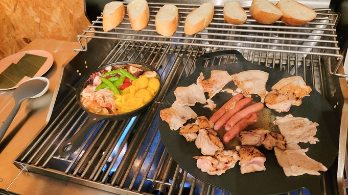 【BBQ夕食・和朝食】地元食材をメインとしたグランピングBBQに舌鼓！贅沢＆気軽なキャンプ体験